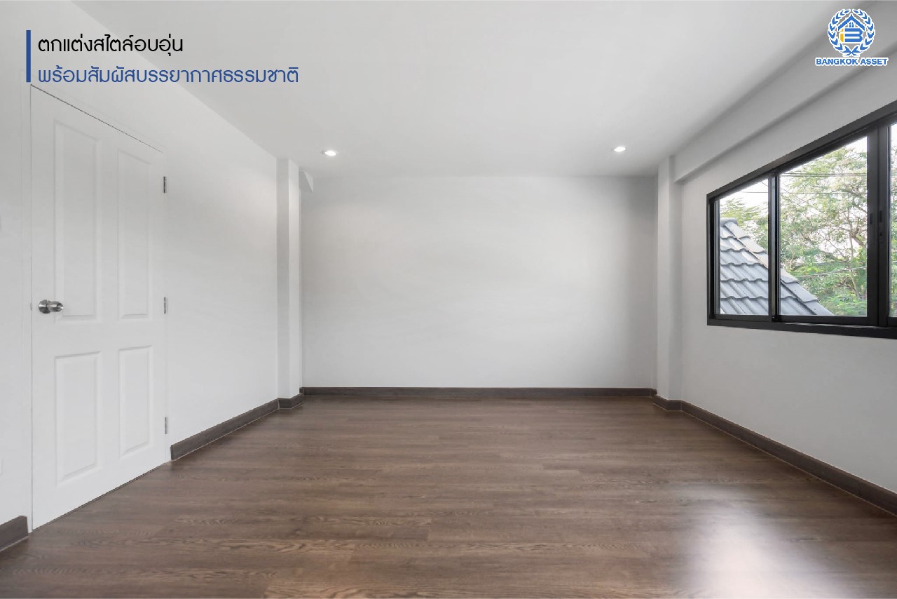 คฤหาสน์ตกแต่งใหม่ ดีไซน์สุด Luxury ม.กฤษดานคร18 บรมราชชนนี หลังมุม เนื้อที่ 77 ตร.ว. บนพื้นที่ใช้สอยมากถึง 320 ตร.ม. อีกระดับของฟังก์ชัน 6 ห้องนอน 2 ห้องน้ำ 1 ห้องอเนกประสงค์ จอดรถได้ 2 คัน บรรยากาศสุด Private บนทำเลศักยภาพเชื่อมต่อหลายเส้นทาง ใกล้เซ็นทรัลปิ่นเกล้า ม.มหิดล , ทางด่วน "กาญจนาภิเษก"...